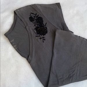 V-neck T Shirt with Flower Details